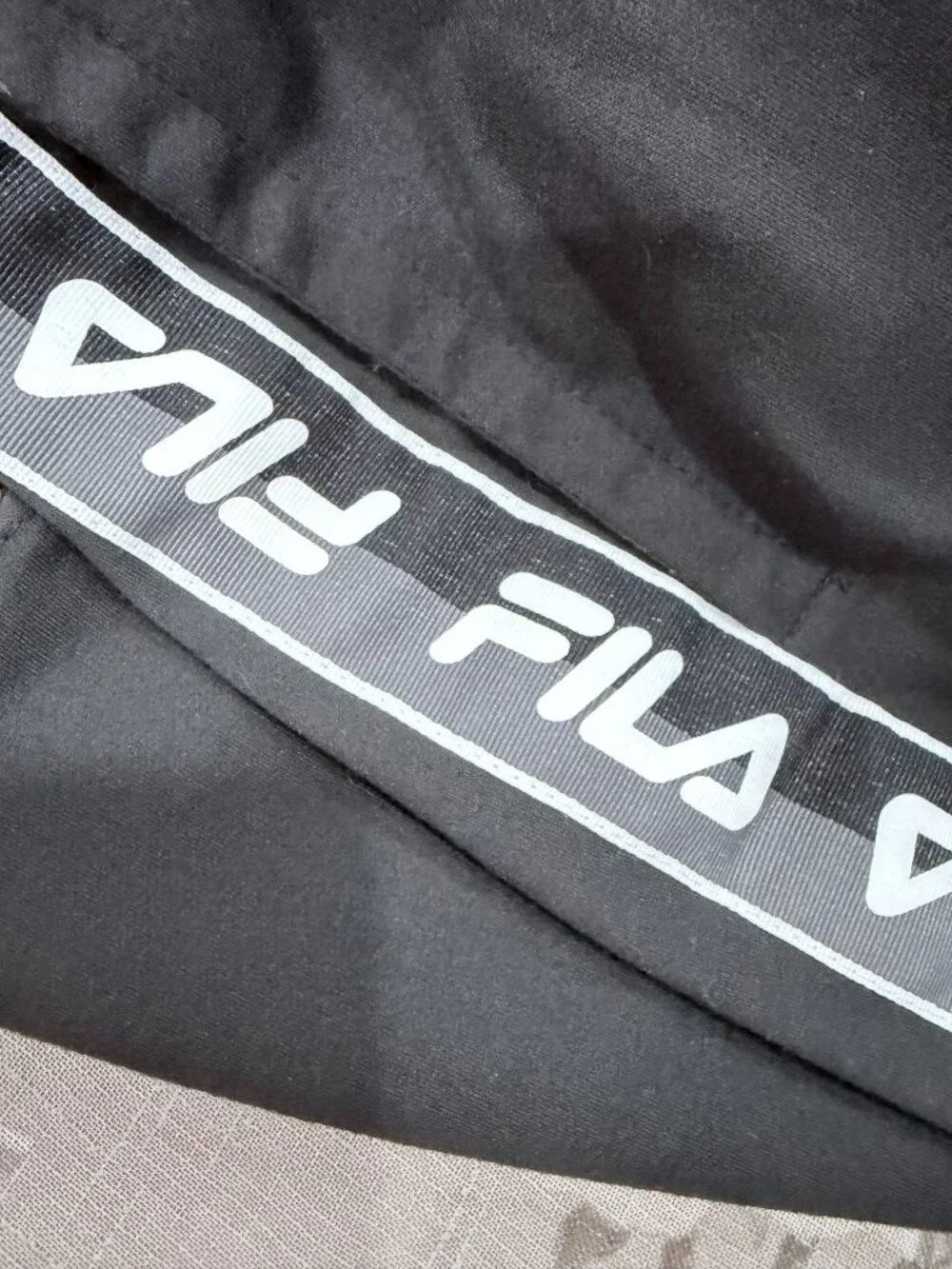 FILA Men’s M Black Logo Tape Jogger Track Workout Pants 28” Inseam